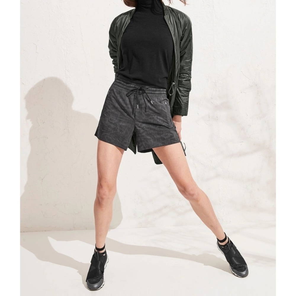 Athleta Camden Black Printed Short